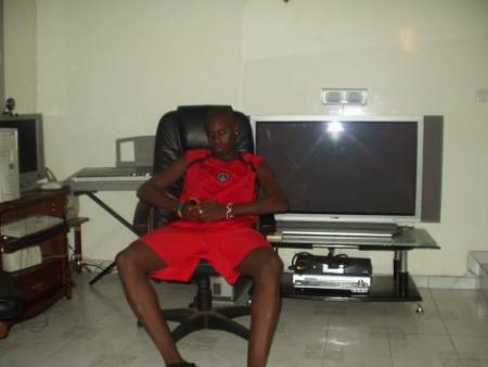 � LivestronG ThieR �